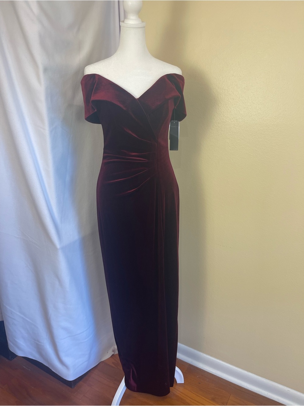 Xscape Evenings Burgundy Velvet Off Shoulder Ruched Formal Gown 6 Maxi Slit NWT